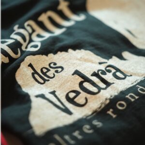 Camiseta negra en catalán